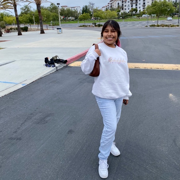 Meet your Posher, Ana - Picture 2 of 2